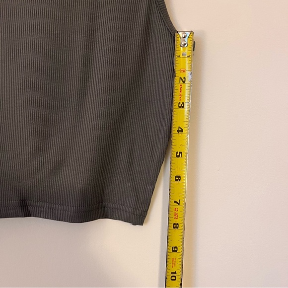 Cropped Tank - Picture 3 of 5